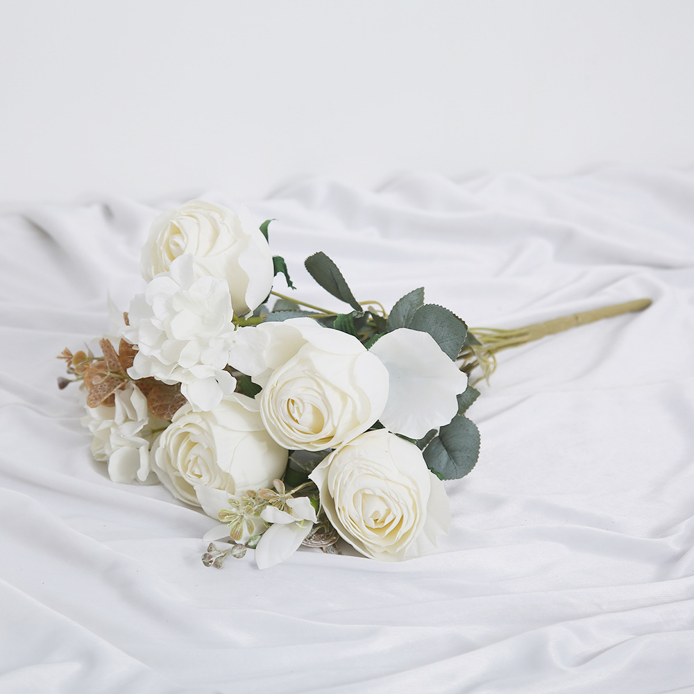 Flores falsas, flores falsas, jardines románticas, adornos de dormitorio, mesa de comedor, ramo de flores falsas.