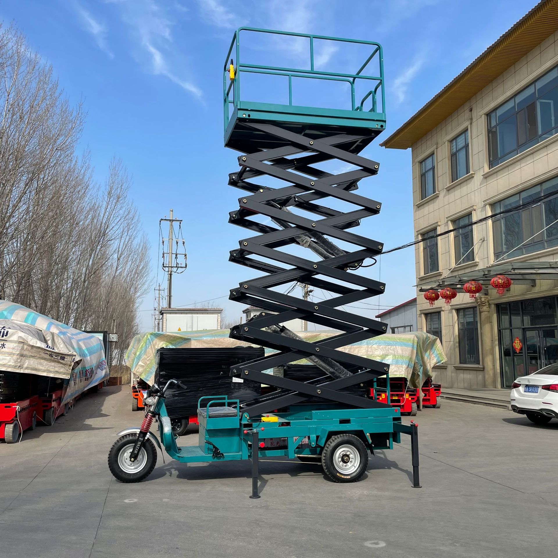 Electric Three-Wheel Lift Vehicle, Vehicle-Mounted Lifting Platform, High-Altitude Work Lift Platform, Hydraulic Three-Wheel Lift