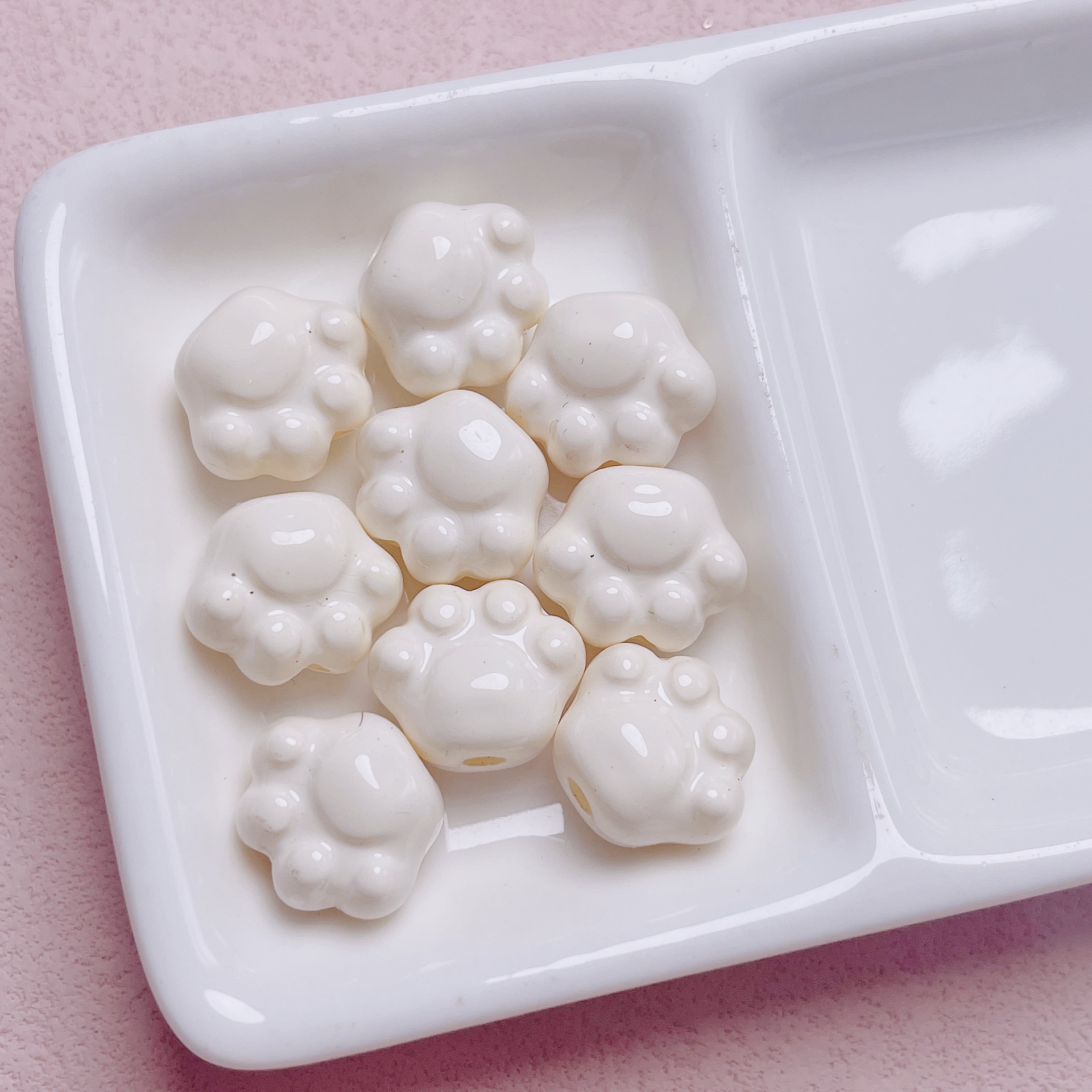 Acrílico lindo pintura garra de gato a través del agujero cuentas sueltas bricolaje hecho a mano cadena de teléfono móvil material de llavero accesorios de joyería