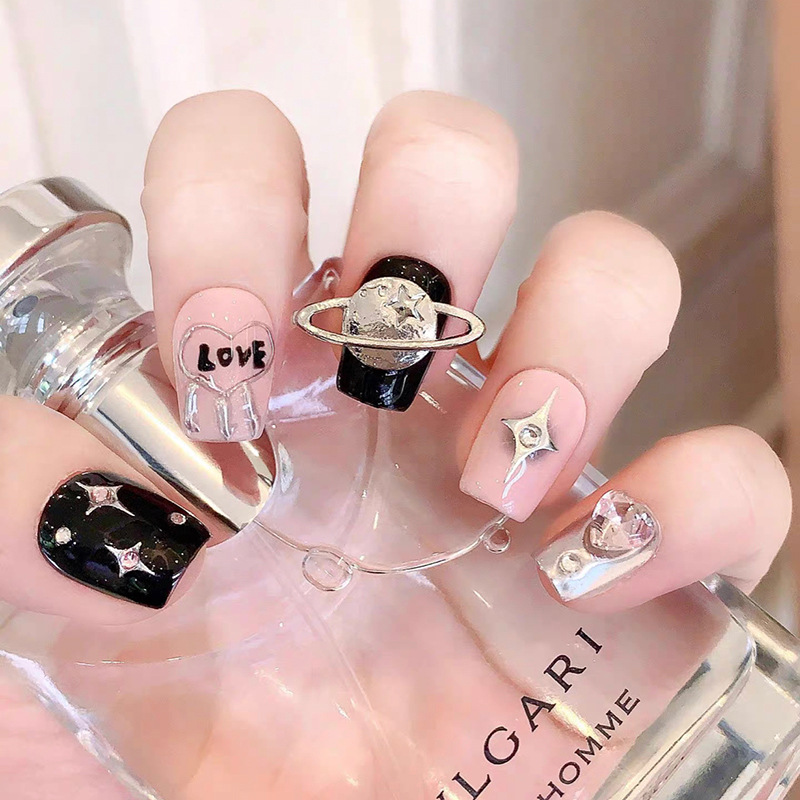 Yi danza fototerapia hecha a mano desgaste pieza de uñas corto vagando planeta desgaste pieza de uñas al por mayor fuente fábrica clavo pieza