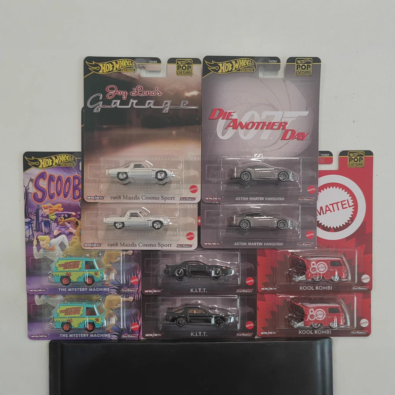 Fire Wheel Pop Entertainment Culture Simulation Sliding Snoopy Batman Nissan HXD63 Alloy Car Model