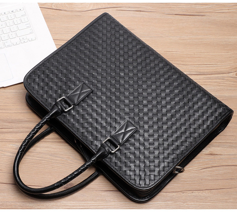Túi xách nam da bò thật dệt tay cao cấp 40×13×29 cm, túi đeo vai công sở — Màu đen chi tiết 4