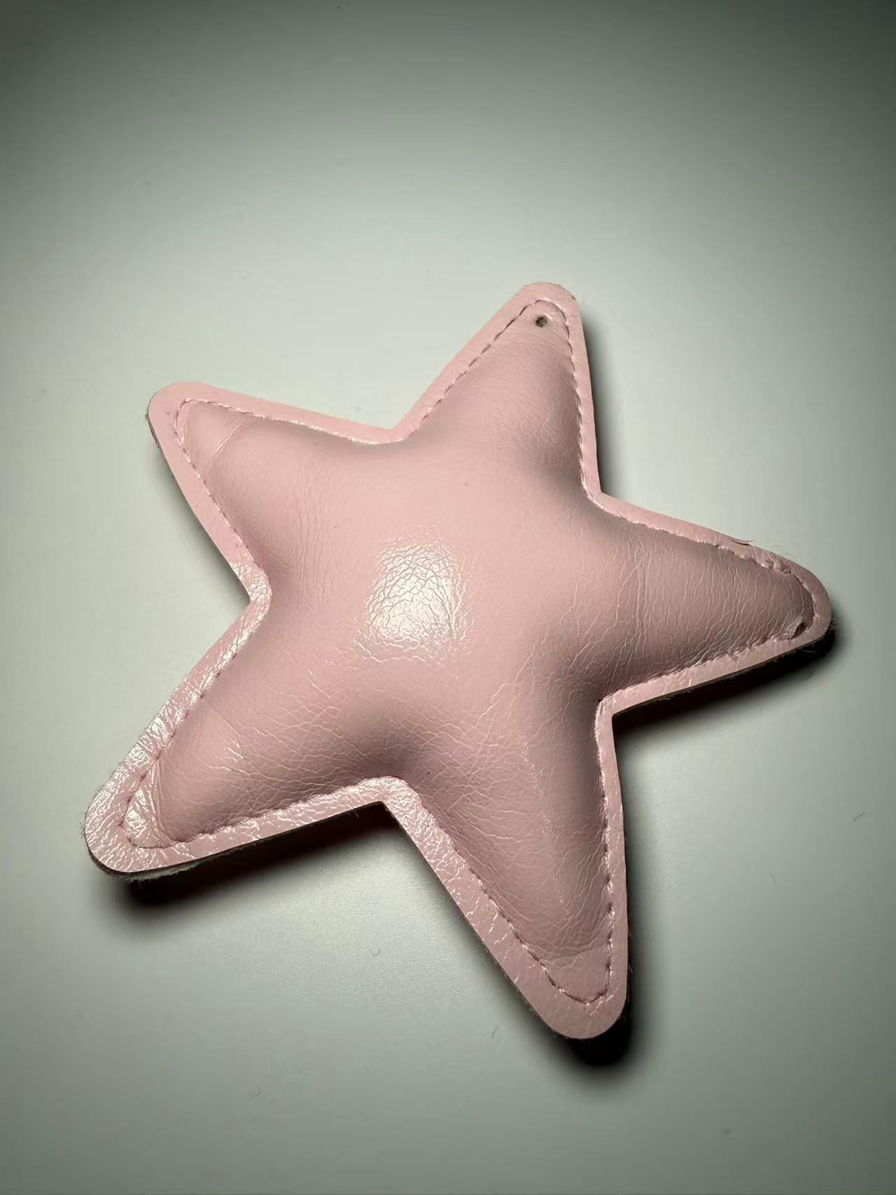 Nuevo color pu relleno de algodón bolsos colgantes diy accesorios estrellas exquisitas estrellas llaveros colgantes de cuero estrellas