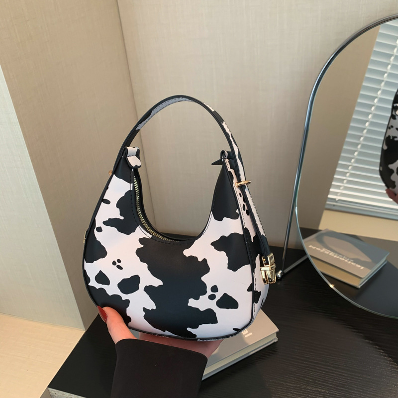 Personalidad de la moda en línea bolso de mano rosa 2024 primavera y verano nicho diseño versátil en un solo hombro bolso de brazo bolsas de bolsas de bolsas para mujeres