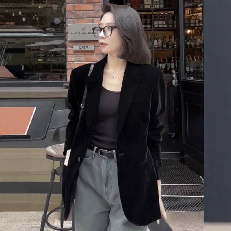 Elegant and stylish black velvet blazer for women, suitable for spring and autumn, slimming and chic, goddess-like, petite-sized suit jacket Elegant and stylish black velvet blazer for women, suitable for spring and autumn, slimming and chic, goddess-like, petite-sized suit jacket