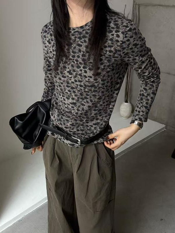 韩系显瘦圆领豹纹长袖T恤宽松打底衫女2025秋季新款百搭复古显瘦|undefined
