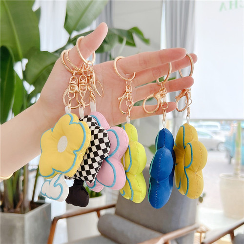 Trendy and exquisite fabric flower key chain pendant for women, cute plush flower car key chain ring bag pendant