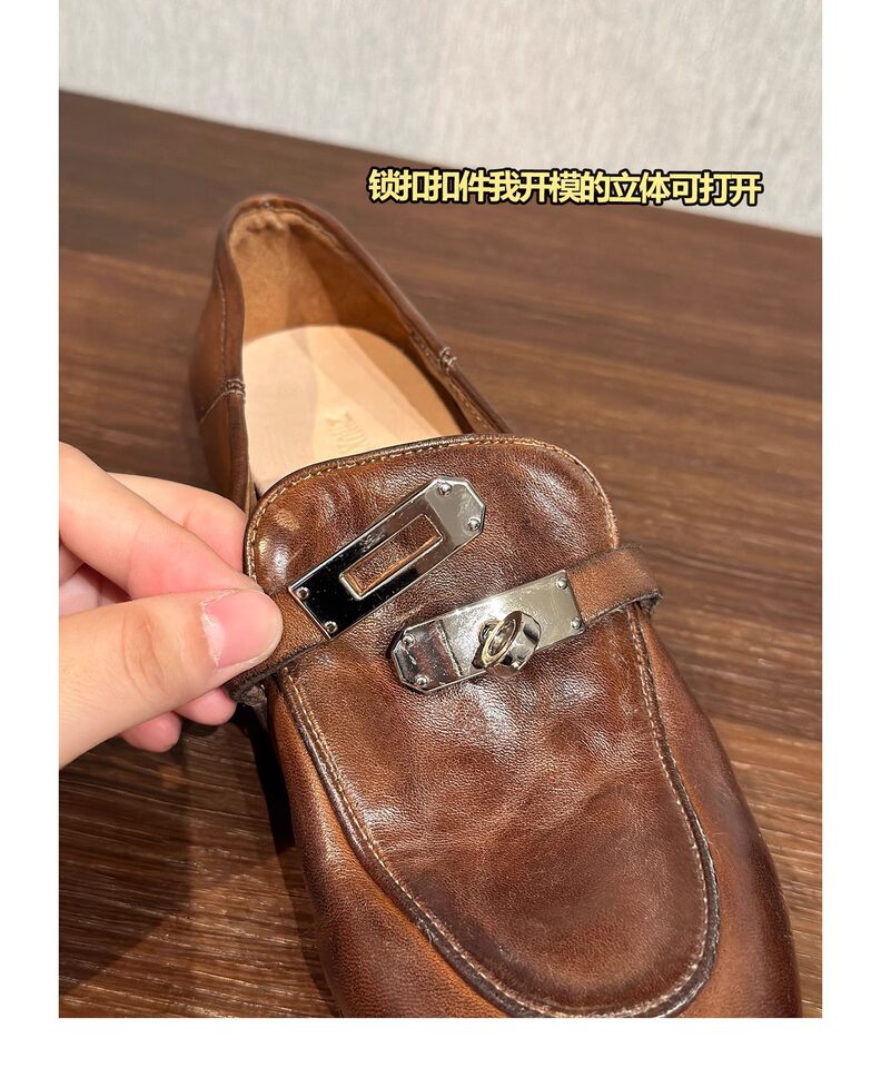 Giày lười nữ da bò khóa kim loại phong cách Anh, mũi tròn, gót thấp 1–3 cm — màu nâu, màu đen chi tiết 11