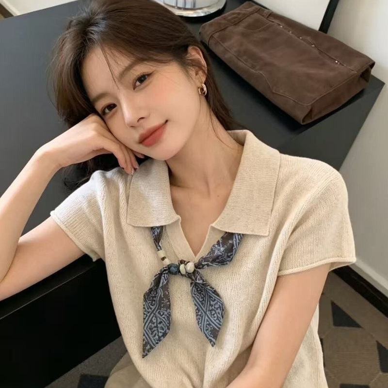 Oatmeal-Colored Polo Collar Short-Sleeve Knit Top for Women, Summer Loose and Stylish T-Shirt, Wholesale Available Oatmeal-Colored Polo Collar Short-Sleeve Knit Top for Women, Summer Loose and Stylish T-Shirt, Wholesale Available