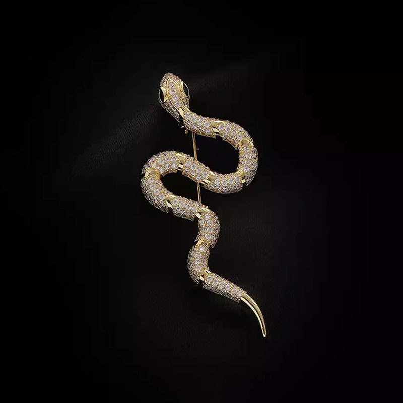 新型の蛇の形のブローチの高級な女性の軽豪華なドリルの大衆のデザイン感の動物の胸の花のピンの個性のスーツの装飾|undefined
