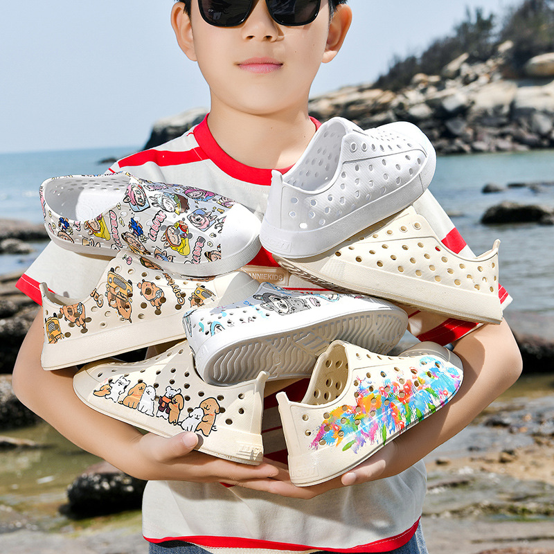 New Children's Hole Shoes Lightweight Breathable Quick-drying Beach Shoes Printed Cartoon Thick Bottom Waterproof Hollow Sandals for Men and Women