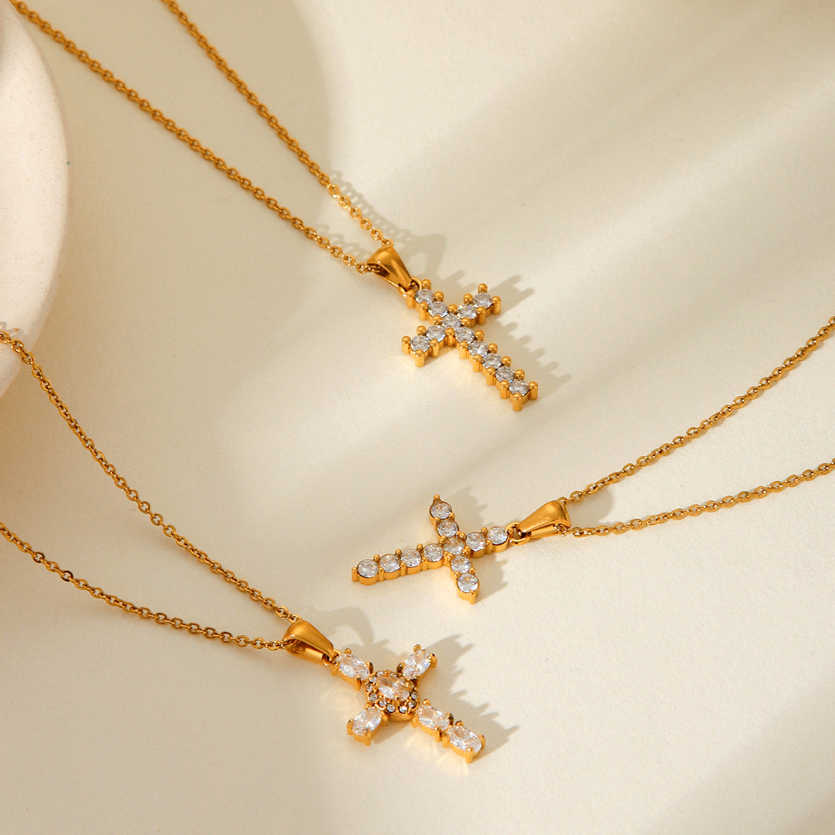304 Stainless Steel Pendant Material Zircon Inlay Material PVD Coated Real Gold Plated Cross 304 Stainless Steel Casual Elegant Lady Waterproof Non Tarnish 304 Stainless Steel Pendant Necklace
