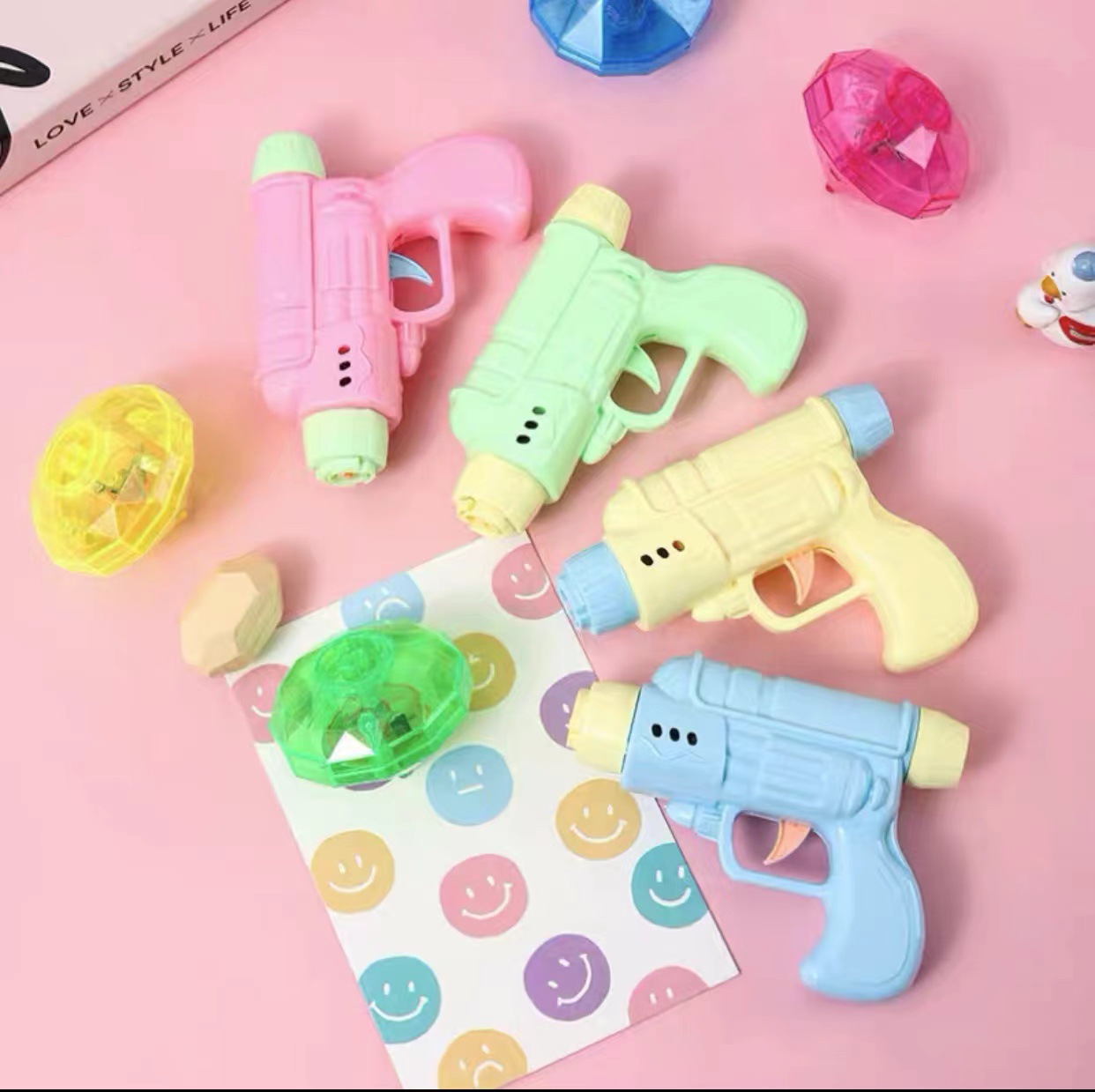 Juguetes al por mayor del mercado nocturno brillante cuadrado colocado en el anillo de puesta en tierra para empujar el parque de regalos de la cabina