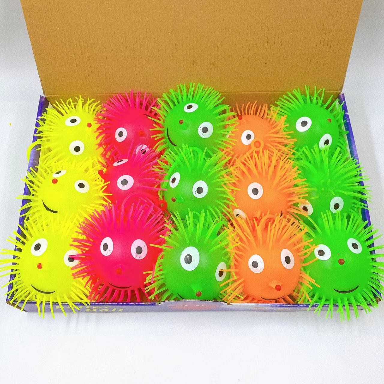 15 una caja de juguetes luminosos largos peludos orugas erizo elástico flash ventilador juguetes bola al por mayor