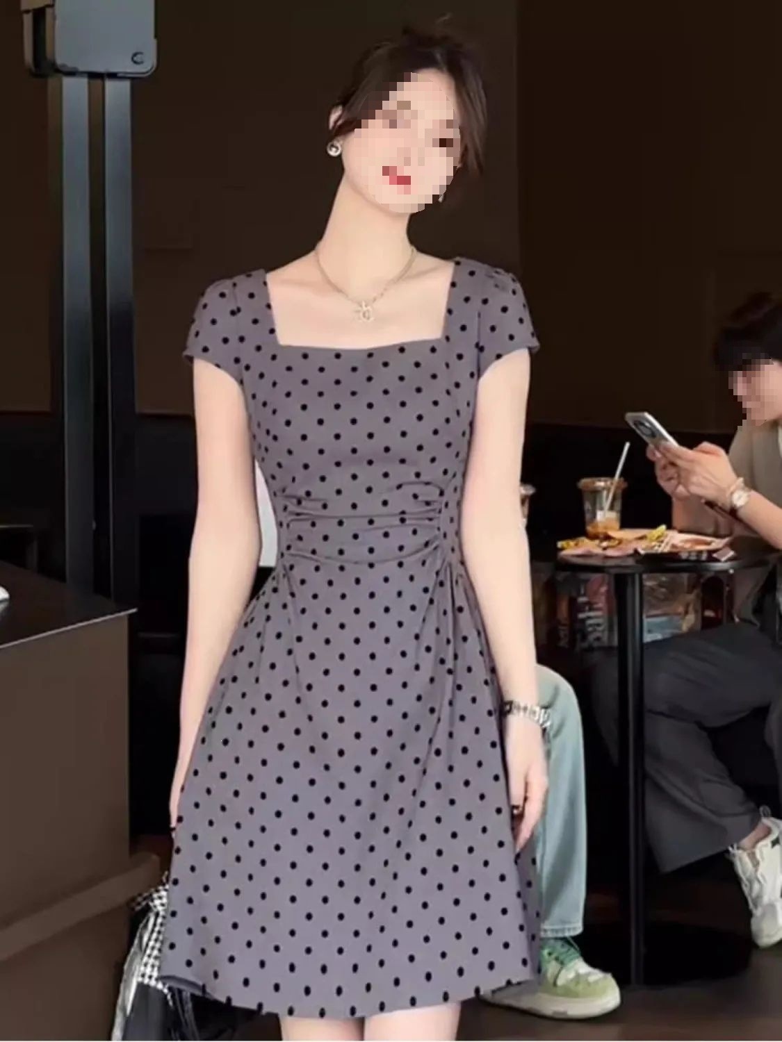 Váy maxi nữ cổ vuông họa tiết chấm bi tay ngắn xếp nếp thắt eo — Màu xám (váy dài), Màu xám (váy ngắn) chi tiết 19