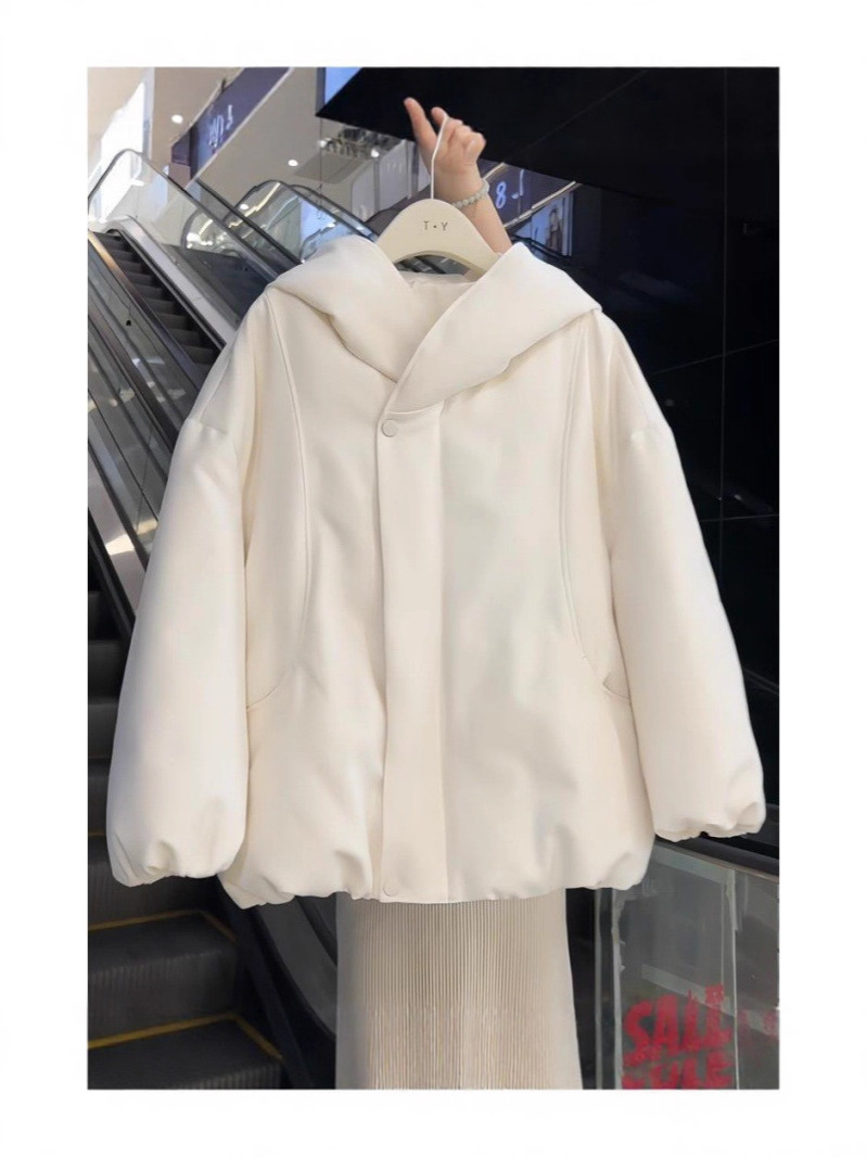 Copas de algodón blancas cortas y gruesas para mujeres en invierno de 2026 nueva moda extranjera alta sensación de super hermosa chaqueta cálida