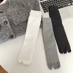 miu South Korea ins All-match black white gray toe socks tabi toe socks calf socks women's pile socks Zhuji socks