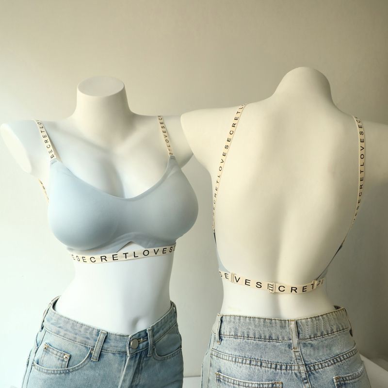 두 가지 두께의 가슴 패드가 있는 라이트 블루