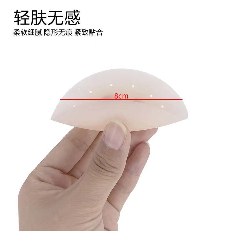 Solid-state breathable hollow silicone nipple stickers, invisible and anti-bump, for women—thin, solid-color, strap-style, anti-exposure nipple covers.