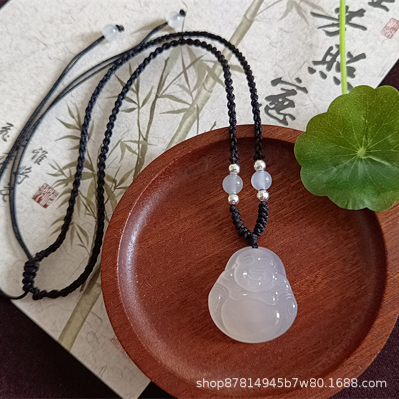 검은색 끈을 단 옥수불(27*25mm)