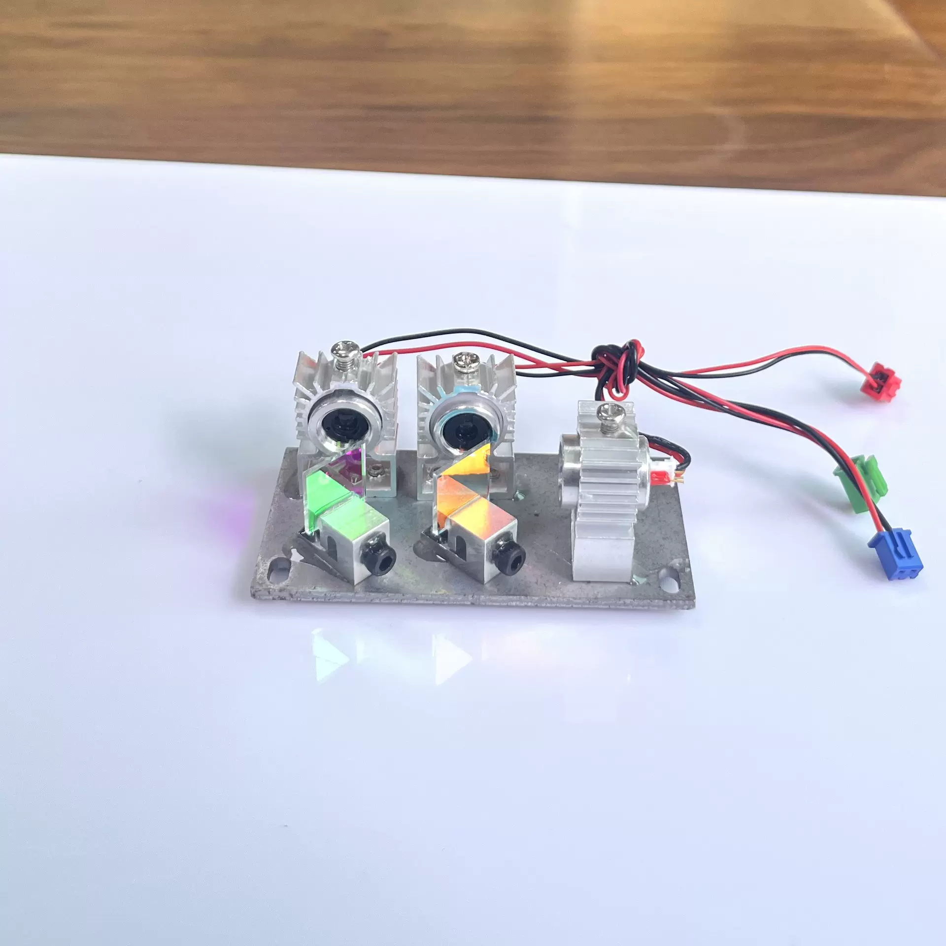 RGB激光器红绿蓝全彩白色激光模组细光斑酒吧舞台灯激光 器重量92