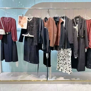 杭州一线品牌25秋知彩风衣外套连衣裙上衣裤裙直播间热销爆款批发