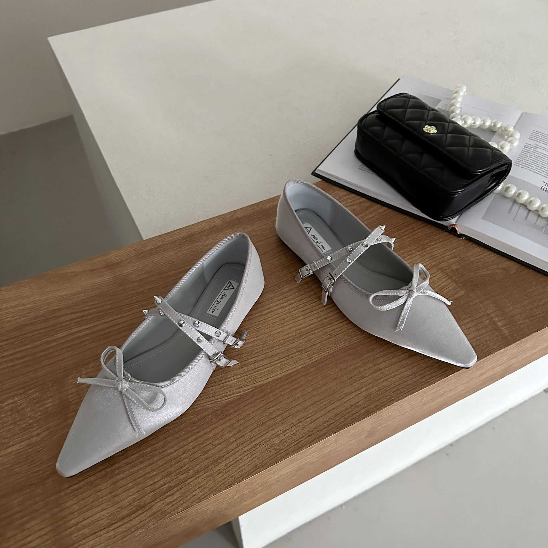 2024 Stagione primaverile e autunnale Nuovo arco, testa appuntita, bocca poco profonda, un gradino, superficie di seta rivettata, elegante piatto piccolo_voghion.com