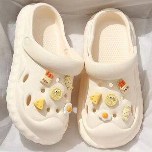 Female students wear non-slip and wear-resistant Crocs, fashionable beach sandals, toe-toe slippers for female students wholesale