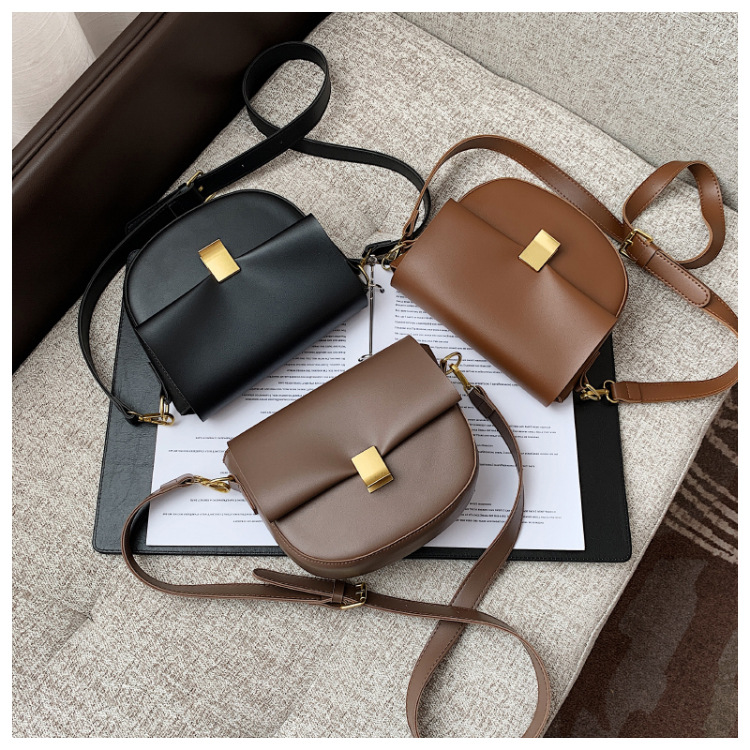 Korean Version Of The Simple Texture Small Bag Autumn 2021 New Trendy Fashion One-shoulder Cross-body Saddle Bag display picture 2