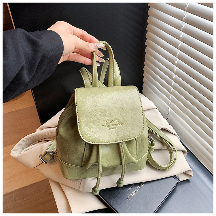 Simple, versatile and niche design women's backpack 2025 new trendy casual small backpack, fashionable travel small schoolbag undefined