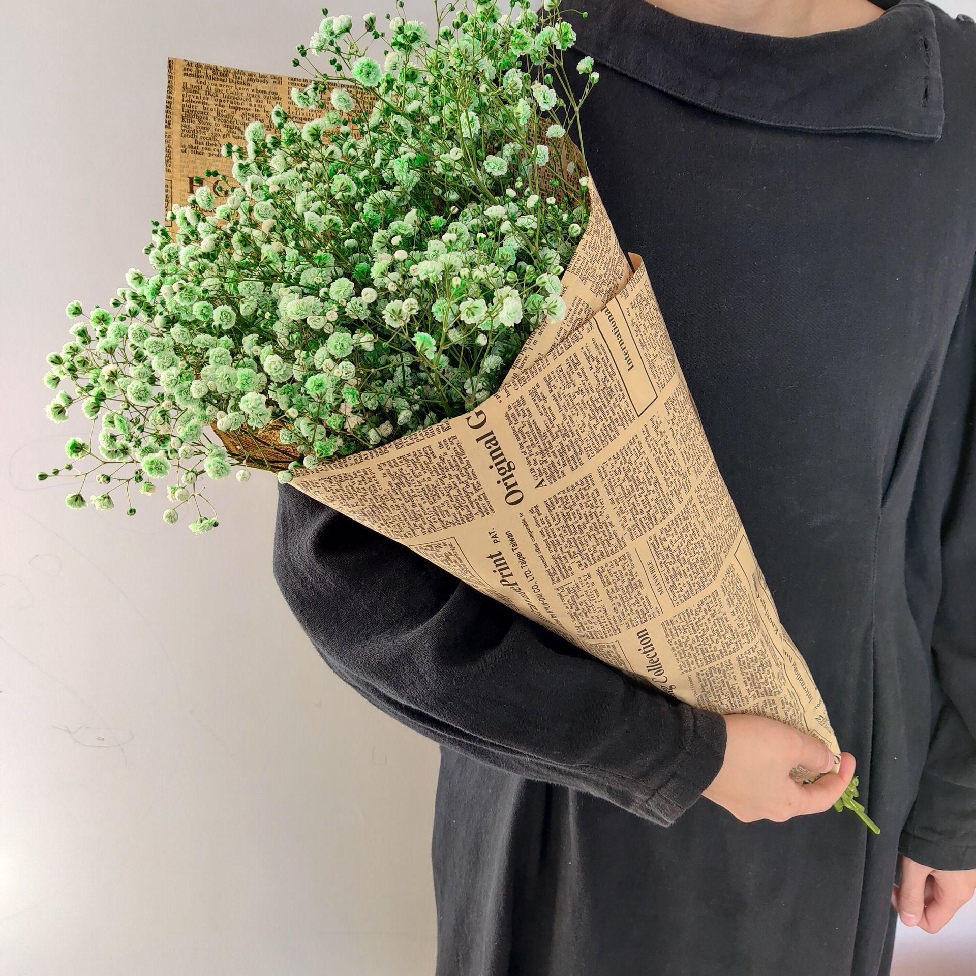 연한 녹색 안개꽃 복고풍 포장