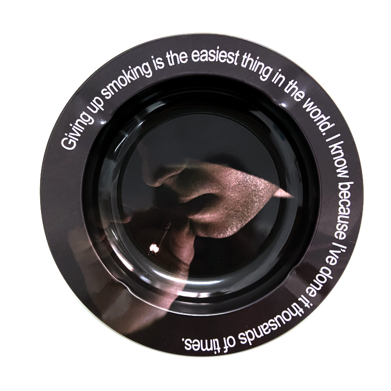 Ventas transfronterizas en caliente de cenicero de hojalata pequeña bandeja de paja despierta plato de cigarrillos cenicero una variedad de patrones de consulta al cliente