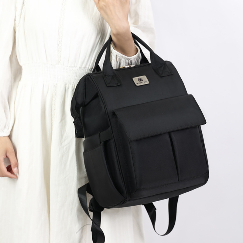 우아한 블랙 플러스 모델.