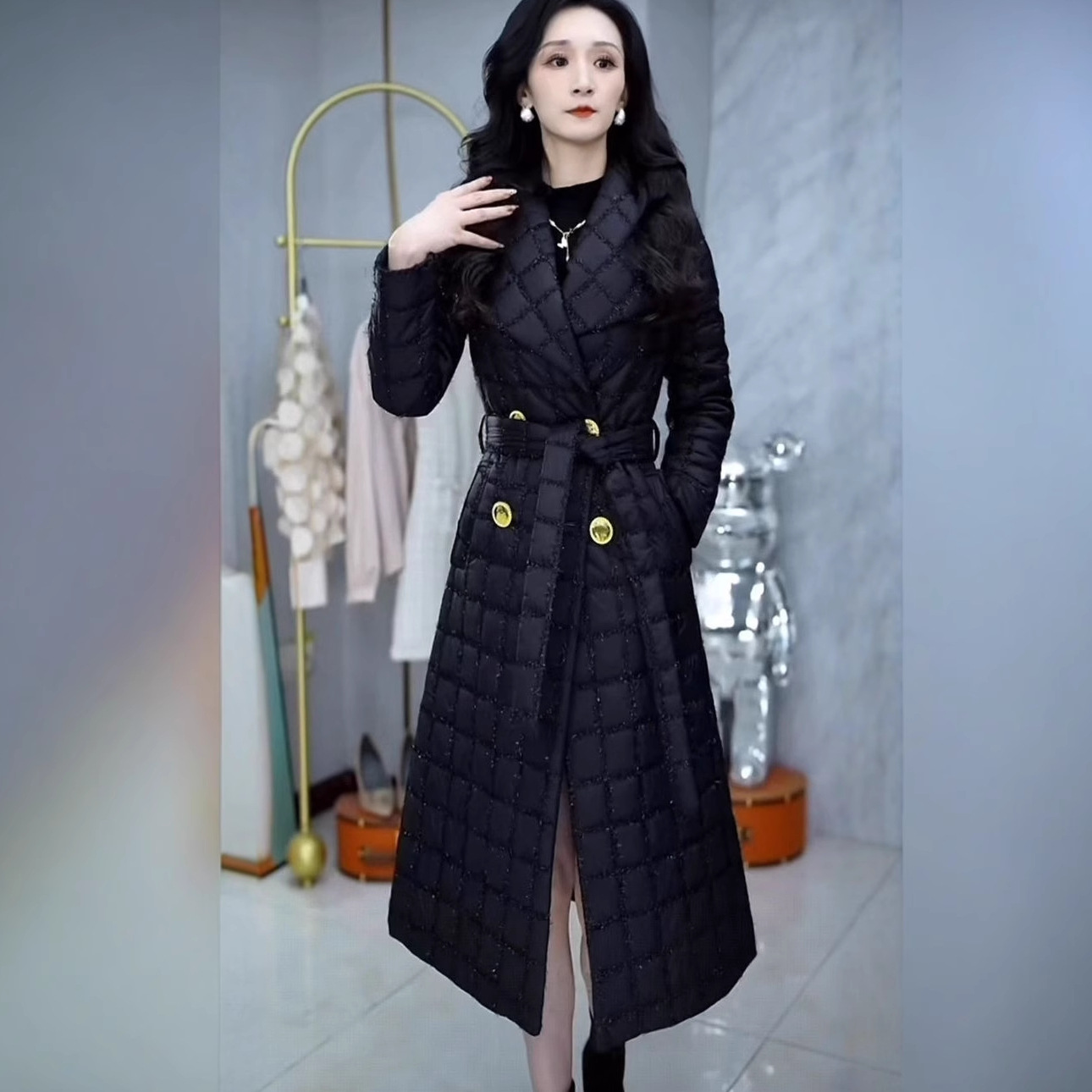 蓄热棉加厚棉衣外套2025冬季爆款黑菱格亮丝长款加棉大衣女高端气