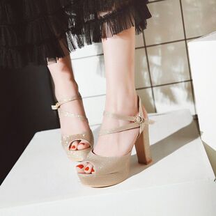 ��ɫ�ļ���Ů�~��߸���Ь���n��ٴ�ָ���ˮ̨ŮЬ�r�и߸�Ь