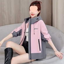 2025春秋新款连帽撞色拼接冲锋衣外套女户外运动宽松百搭休闲显瘦