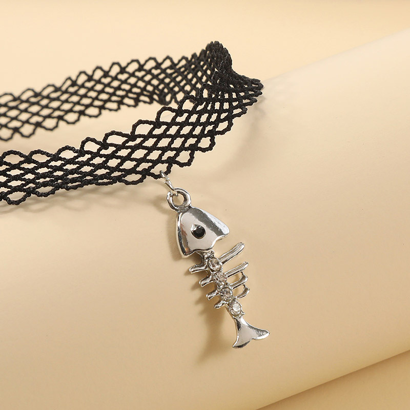 Korean Style Simple Niche Hollow Lace Fishbone Necklace display picture 6