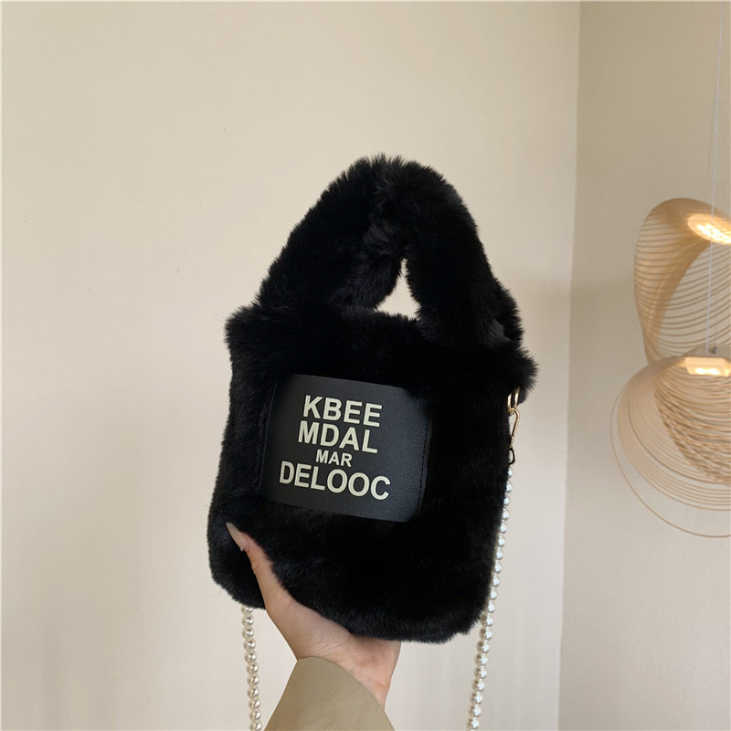 2023 New Winter, Autumn, Winter Versatile, High end, and Small Crowd Crossbody for Women Plush Bucket Chain Bag_voghion.com