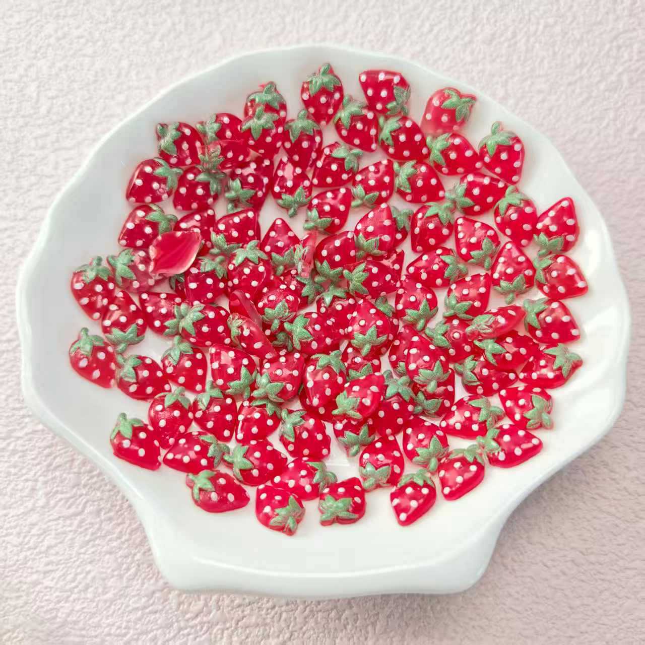 草莓饰品配件美甲饰品批发_01.jpg