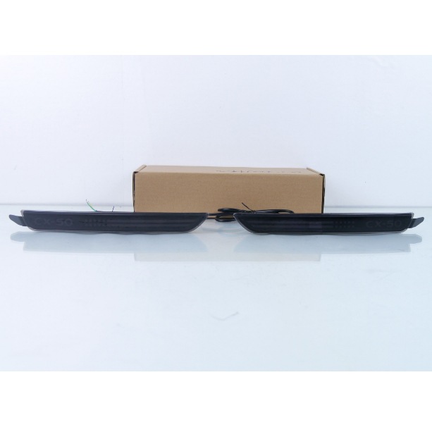 Aplicable a 23 años Mazda cx-50 parachoques trasero luz de freno luz de advertencia luz trasera