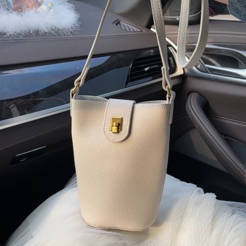 2024 early spring new style vertical mobile phone women's large capacity multi-compartment mobile phone bag fashionable and versatile Korean style small crossbody bag