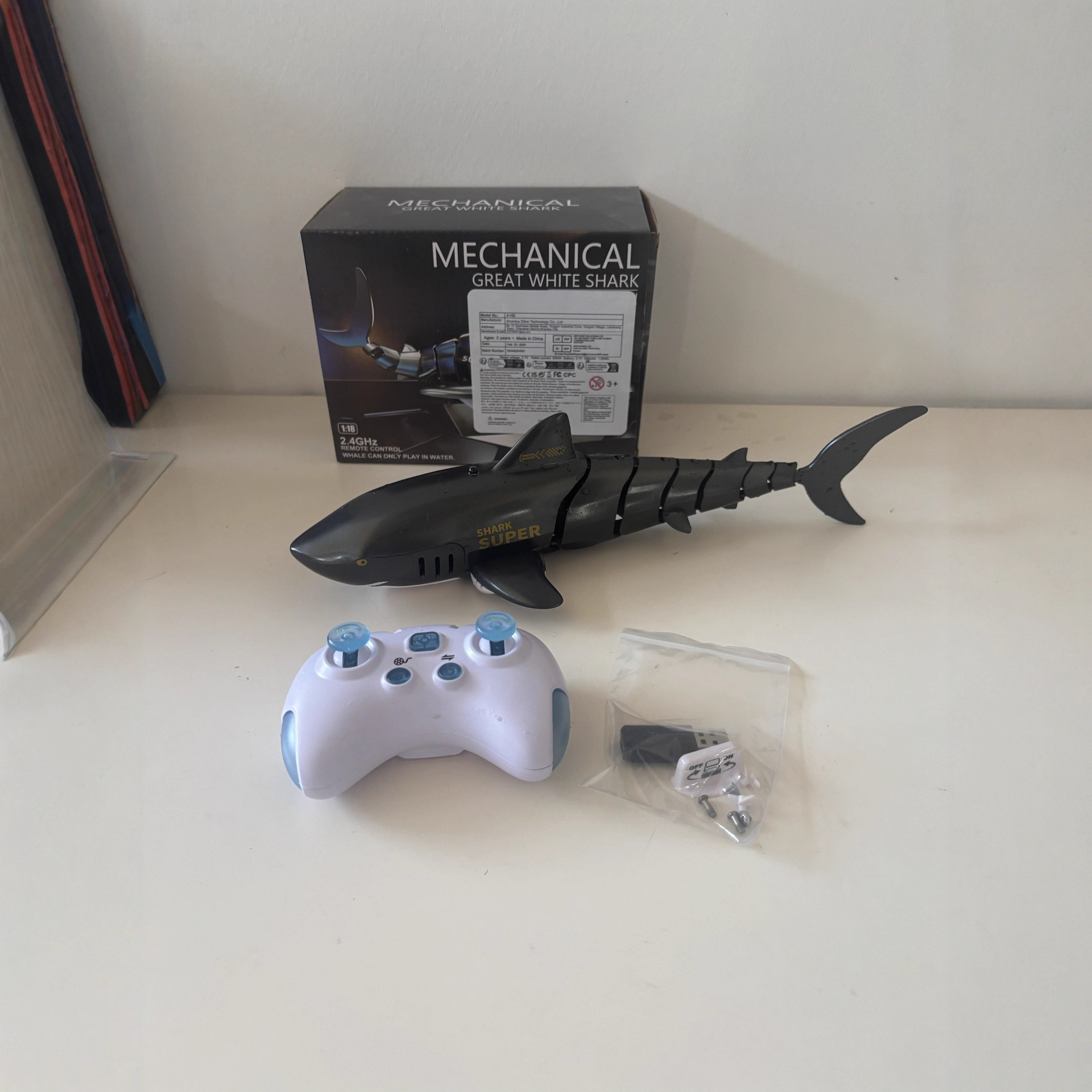 Juguetes infantiles de control remoto de tiburón recargables transfronterizos se pueden lanzar simulación de agua se balanceará modelo de tiburón control remoto juguetes de barco