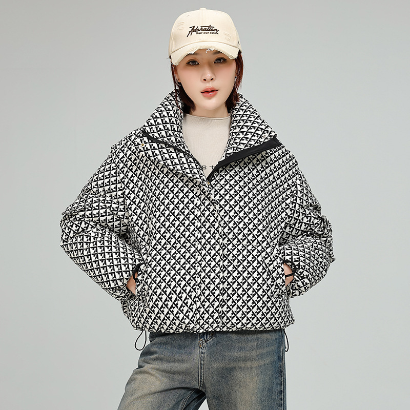 Stand Collar Short Cotton Jacket for Women, New Winter Thickened Korean Style, Stylish Wide-Fit Puffer Coat, Plaid Cotton Outerwear Stand Collar Short Cotton Jacket for Women, New Winter Thickened Korean Style, Stylish Wide-Fit Puffer Coat, Plaid Cotton Outerwear