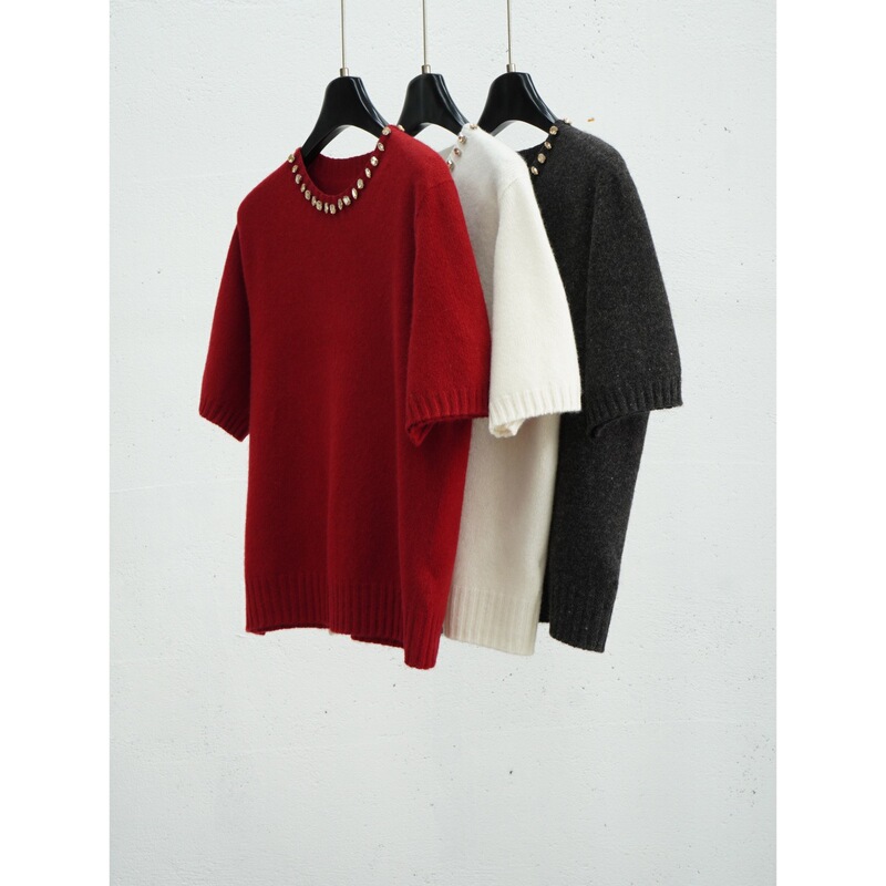 Floral yarn all-wool seamless short-sleeve knitted top with hand-sewn rhinestones, a light luxury style for work, parties, and layering, round neck, autumn and winter Floral yarn all-wool seamless short-sleeve knitted top with hand-sewn rhinestones, a light luxury style for work, parties, and layering, round neck, autumn and winter