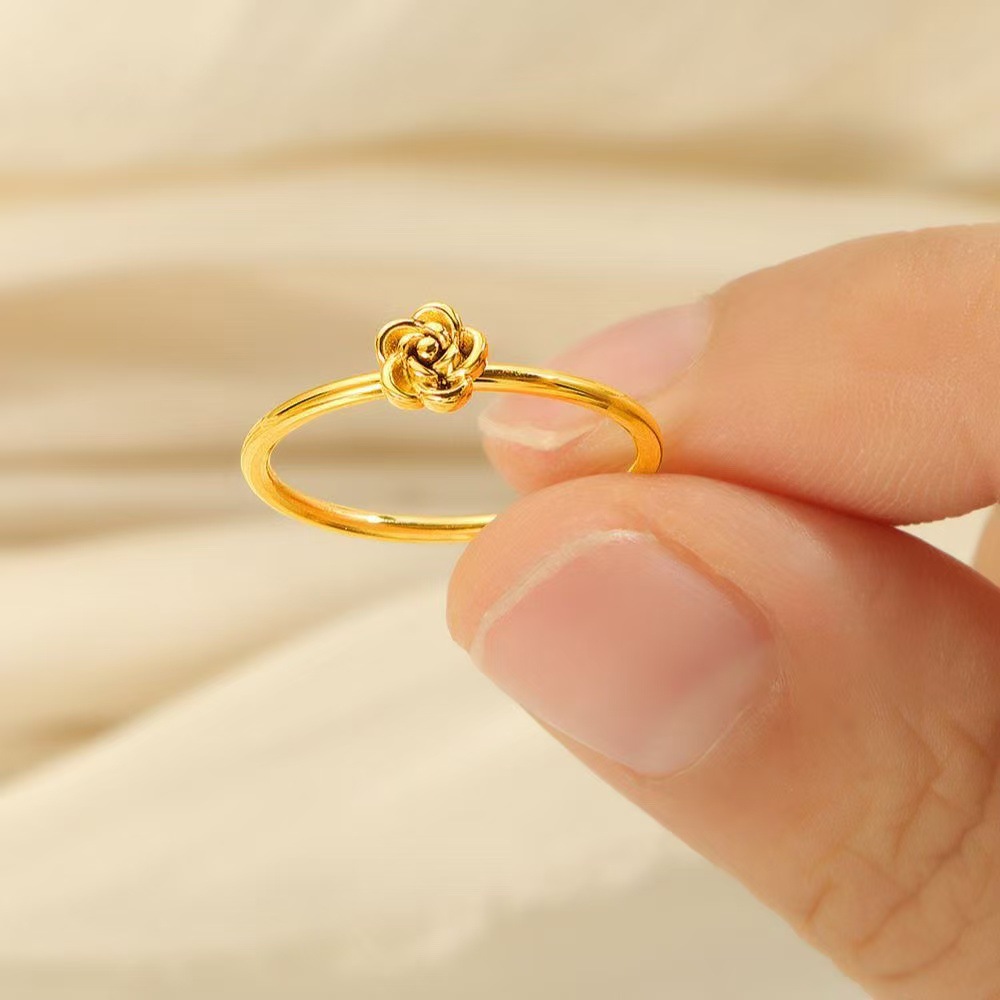 Fashionable elegant ring