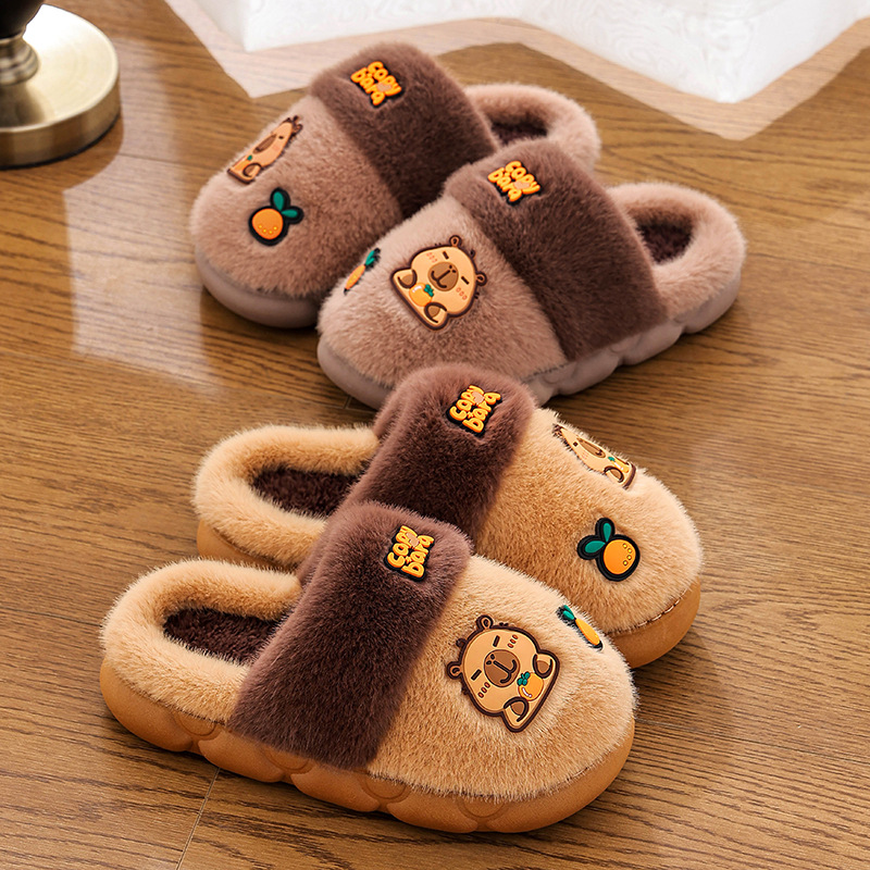 Zapatillas de algodón para mujeres otoño y invierno Kapibara 2025 nuevas parejas en el hogar y fuera de la casa usar zapatillas de cabello de luna para hombres