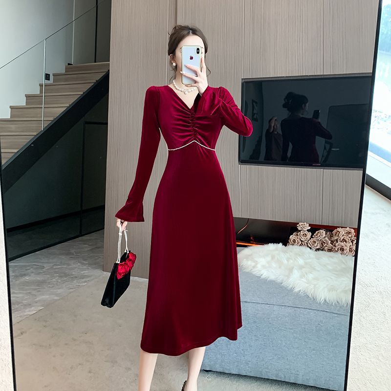 High-End Velvet Dress with Ruched V-Neck and Rhinestones, Women's Ankara Red Stylish Waist-Cinching Long-Sleeve V-Neck Gown