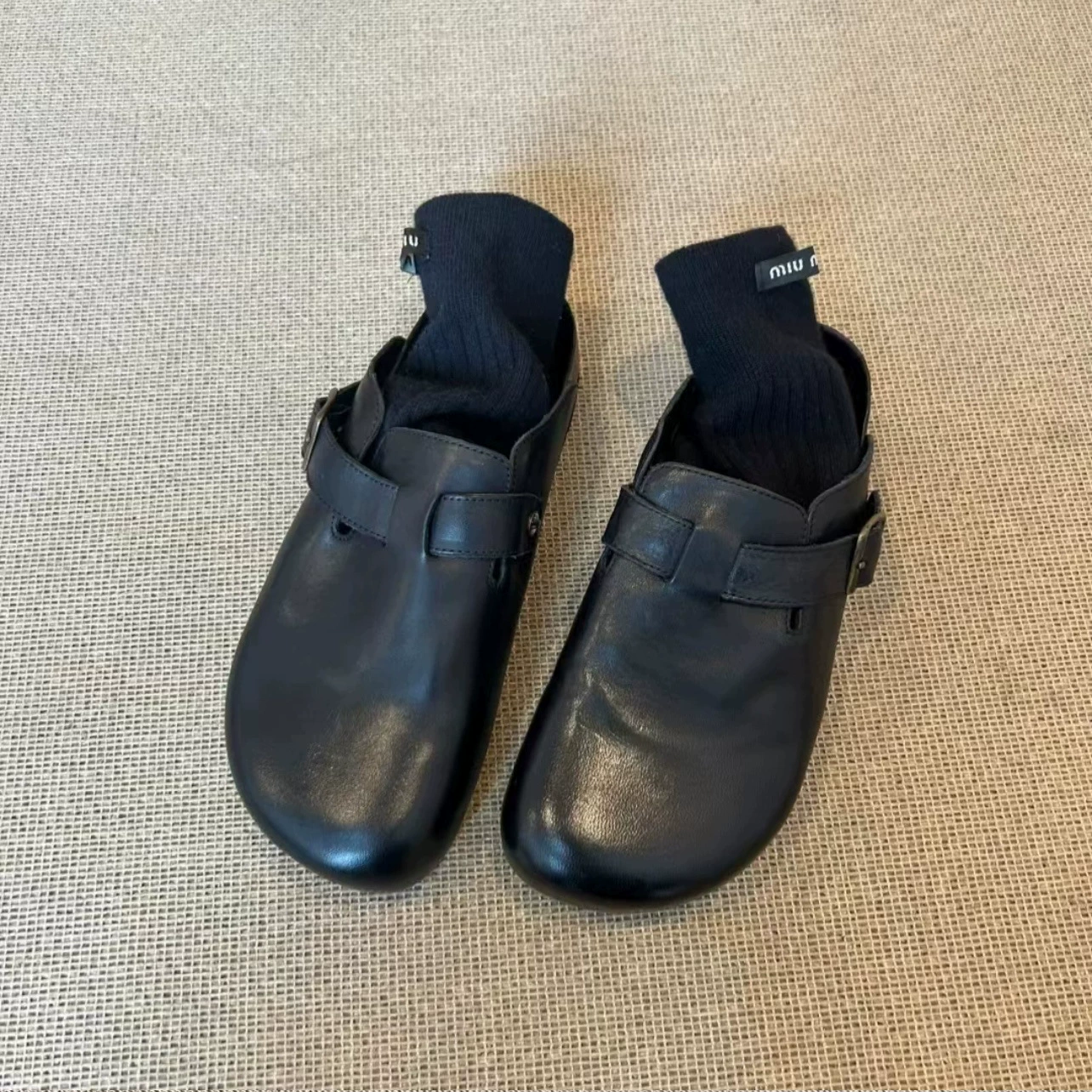Туфли Birken на толстой подошве с кожаными полутапочками с носком на одну ногу для женщин, которые носят новые весенне-осенние уродливые милые тапочки Boken 2025 года