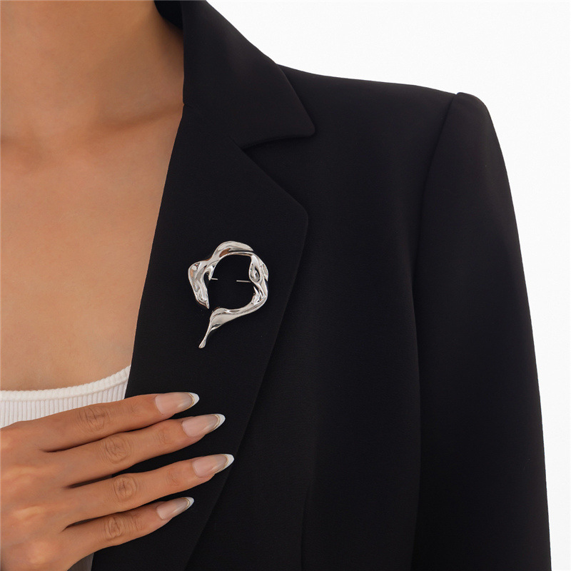 Bracciale a fiore oversize in smalto per donna, gioiello floreale_voghion.com