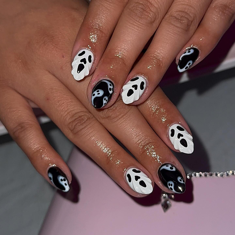 European and American Style 24-Piece Short Almond-Shaped Wearable Nails Halloween Series Black and White Ghost Water Drop Nail Stickers
